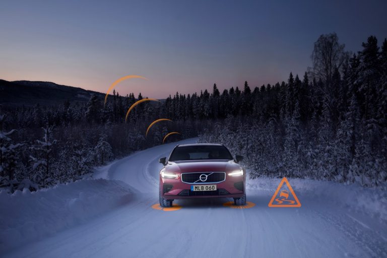Zwei neue cloud-basierte Sicherheitssysteme ab sofort serienmäßig für alle Volvo Modelle
