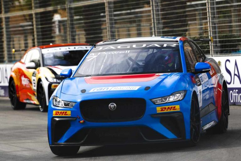 FULMINANTER EINSTAND: ZWEI PODIUMSPLÄTZE FÜR ALICE POWELL UND DAS RAN RACING E-TROPHY TEAM GERMANY BEIM SAISONAUFTAKT ZUR JAGUAR I-PACE E-TROPHY