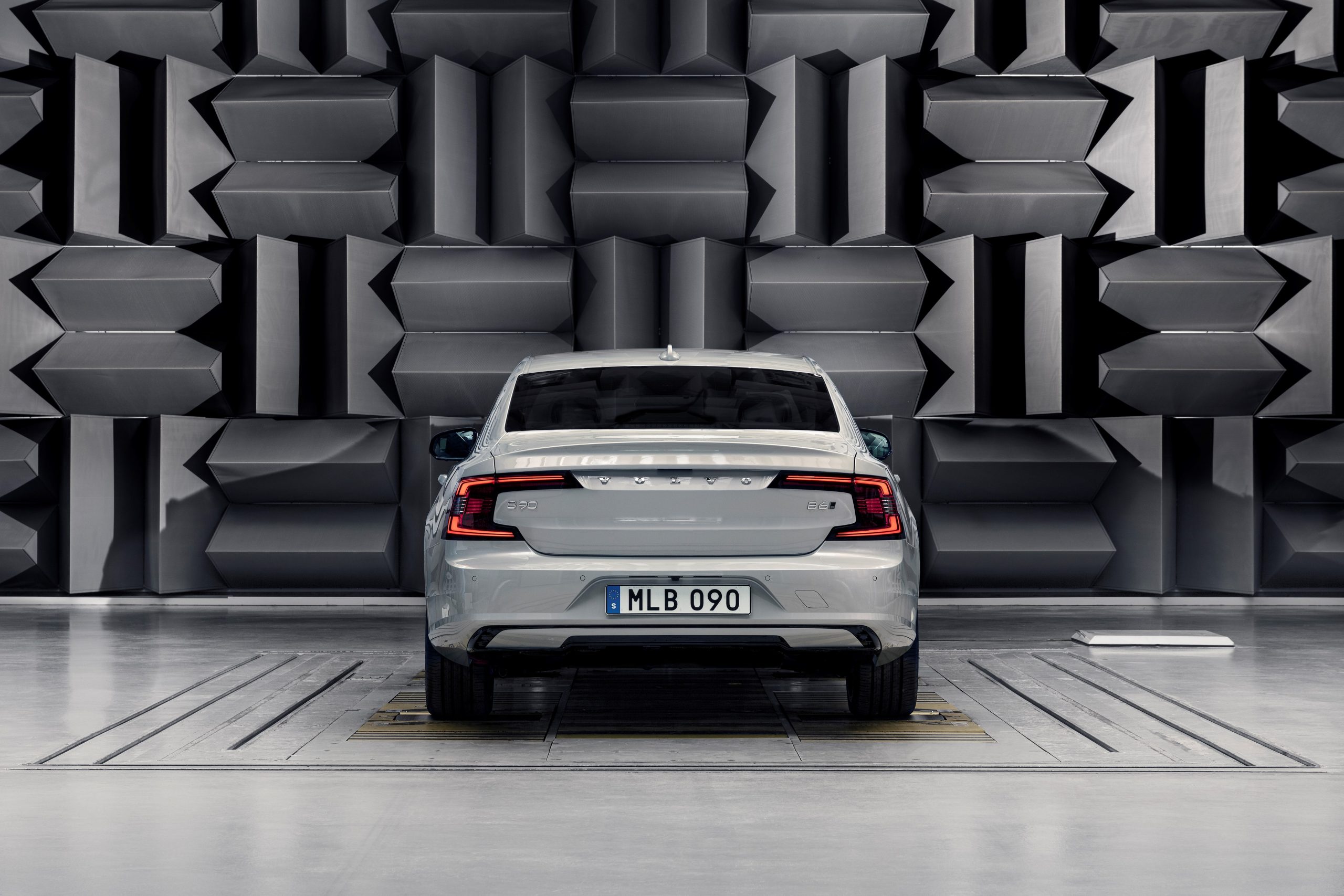 The refreshed Volvo V90/S90 Interior Detail - Bowers & Wilkins Premium Sound
