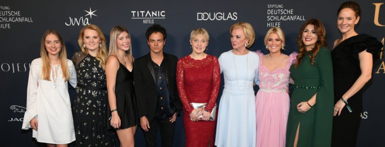 JAGUAR elektrisiert abseits des „Roten Teppichs“ bei der „UNITED HEARTS GALA“ in Berlin