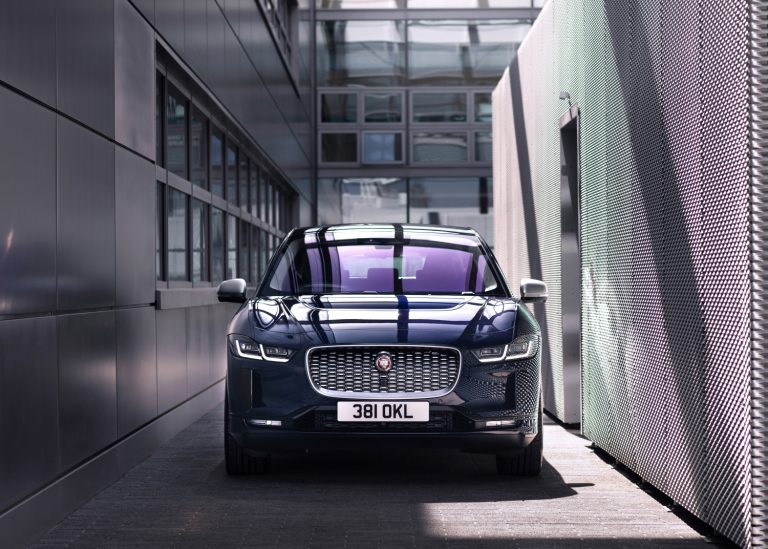 JAGUAR FÜHRT DEN JAGUAR I-PACE MIT DREIPHASEN-WECHSELSTROM UND NEUEM INFOTAINMENT-SYSTEM EIN