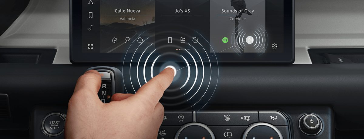 JAGUAR LAND ROVER ENTWICKELT KONTAKTLOSEN TOUCHSCREEN FÜR MEHR SICHERHEIT IM STRASSENVERKEHR UND ALS SCHUTZ VOR BAKTERIEN UND VIREN JAGUAR LAND ROVER ENTWICKELT KONTAKTLOSEN TOUCHSCREEN FÜR MEHR SICHERHEIT IM STRASSENVERKEHR UND ALS SCHUTZ VOR BAKTERIEN UND VIREN