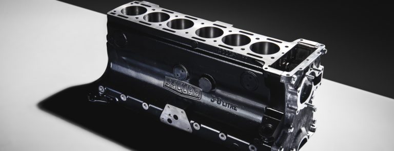 JAGUAR CLASSIC LEGT DEN MOTORBLOCK DES LEGENDÄREN 3,8 LITER-REIHENSECHSZYLINDERS DER XK-BAUREIHE NEU AUF
