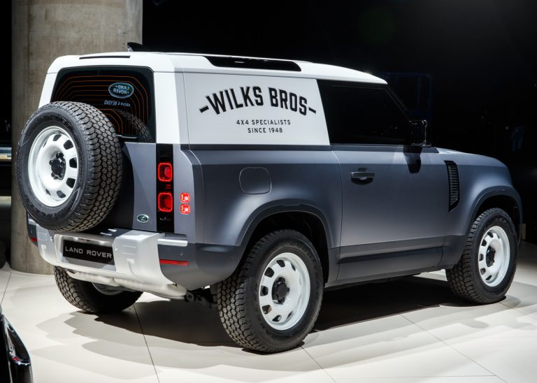 LAND ROVER DEFENDER MEANS BUSINESS AS HARD TOP NAME RETURNS FOR NEW COMMERCIAL MODEL