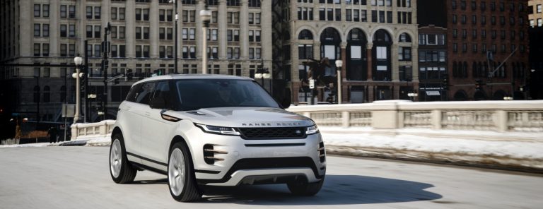 RANGE ROVER EVOQUE BIETET IM MODELLJAHR 2021 DREI NEUE MOTOREN MIT MILD- UND PLUG-IN HYBRID TECHNOLOGIE, EIN NEUES INFOTAINMENTSYSTEM UND NEUE AUSSTATTUNGSVARIANTEN