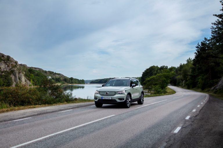Volvo Cars: Ablenkung im Auto mit Hilfe von moderner Technik reduzieren