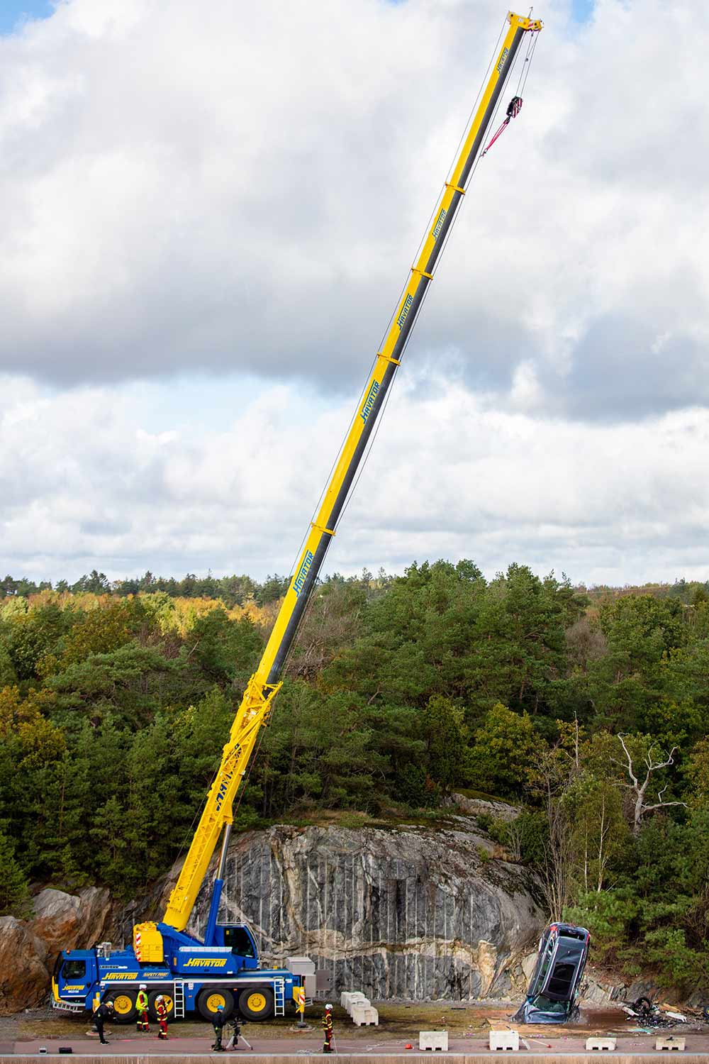 274398_Volvo_l_sst_f_r_Schulungszwecke_von_Rettungskr_ften_Fahrzeuge_aus_30_Metern