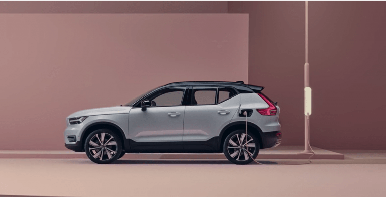 Der Volvo XC40 Pure Electric: Stecker raus und los!
