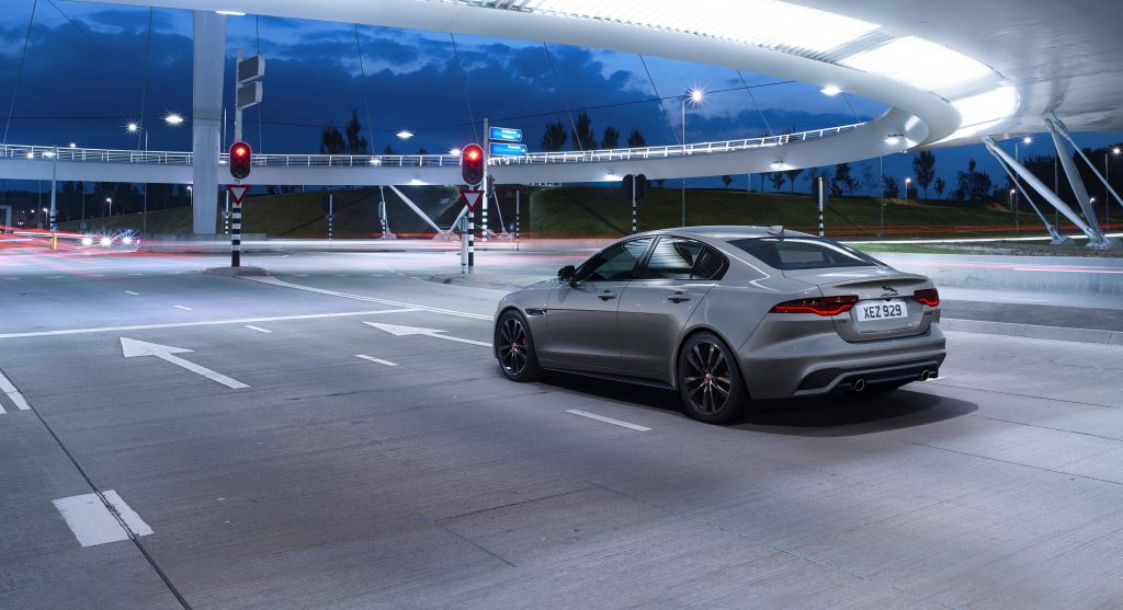 Jaguar XE R-Dynamic Black