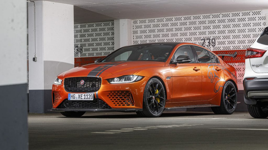 JAGUAR XE SV PROJECT 8 IM TEST