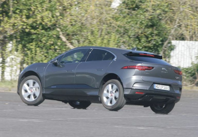 Jaguar I-Pace: Stromernder Kater kann auch Kralle