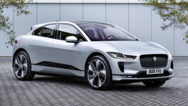 Jaguar-Taxiflotte wird induktiv geladen