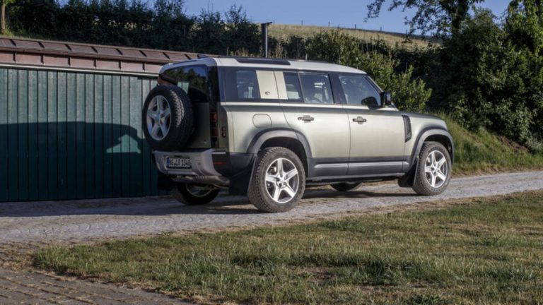 Das kann der Land Rover Defender P400