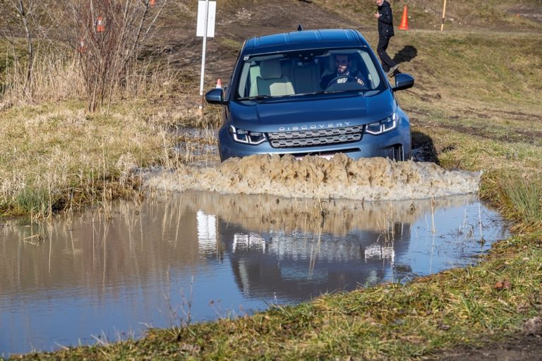 Evoque und Disco Sport: Dreibein trifft Funkenschuasta
