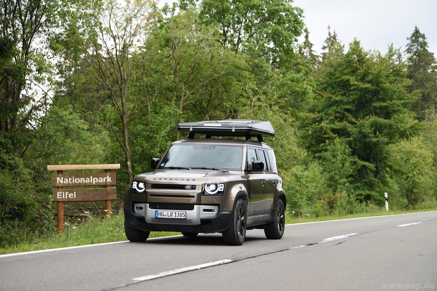 Panorama: Unterwegs im Land Rover Defender mit Dachzelt Panorama: Unterwegs im Land Rover Defender mit Dachzelt