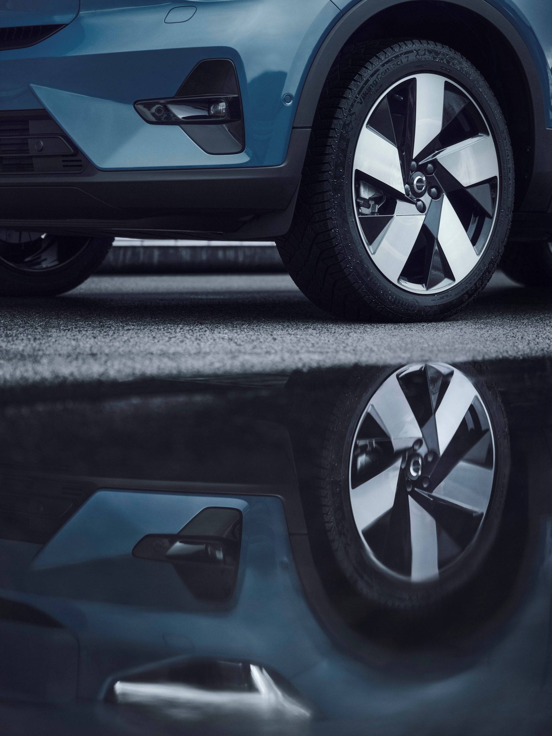 Vollelektrische Volvo Fahrzeuge serienmäßig mit speziell entwickelten Recharge Reifen unterwegs Vollelektrische Volvo Fahrzeuge serienmäßig mit speziell entwickelten Recharge Reifen unterwegs
