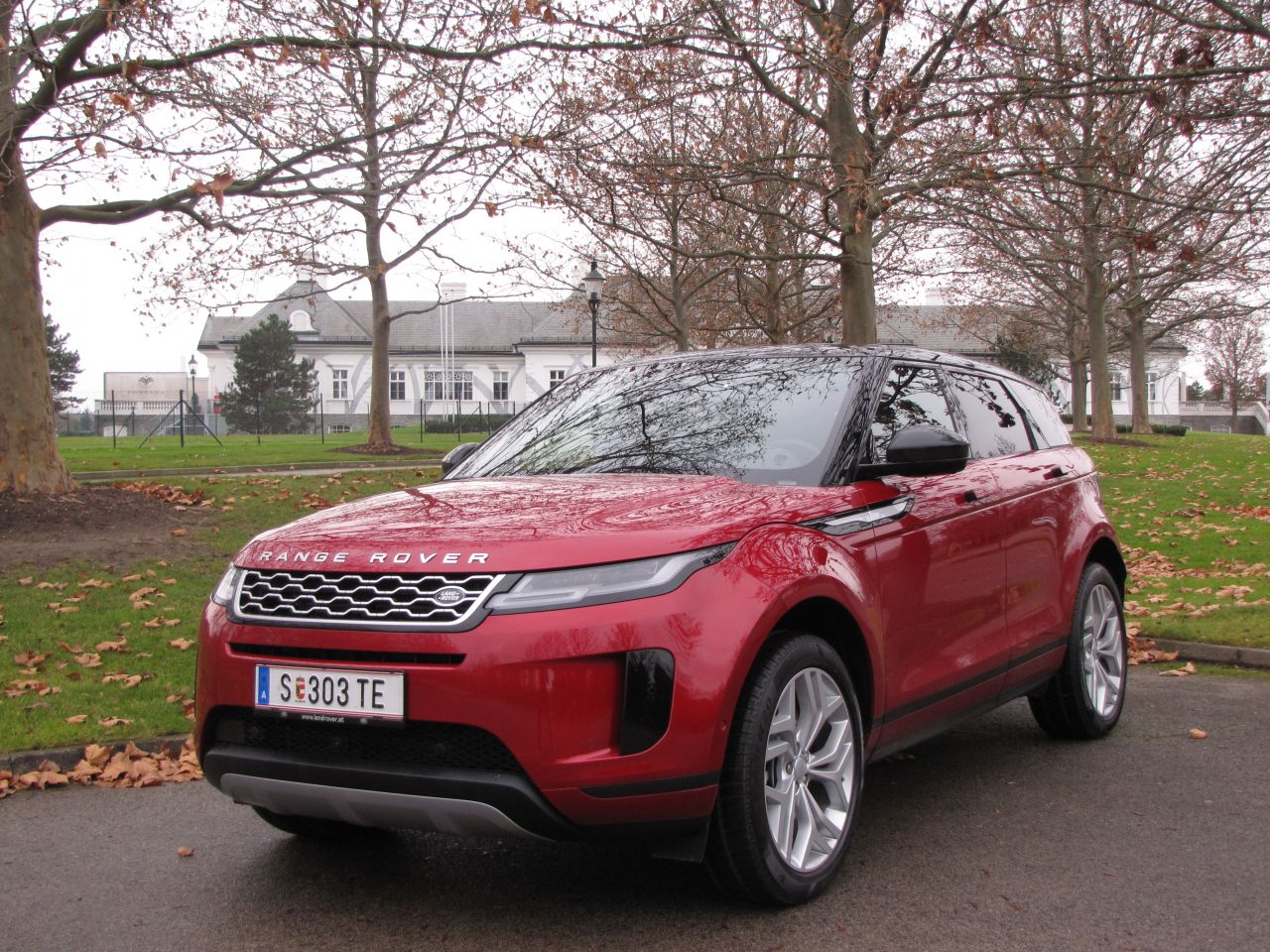 IM FAHRTEST: LAND ROVER EVOQUE S P300E AWD IM FAHRTEST: LAND ROVER EVOQUE S P300E AWD