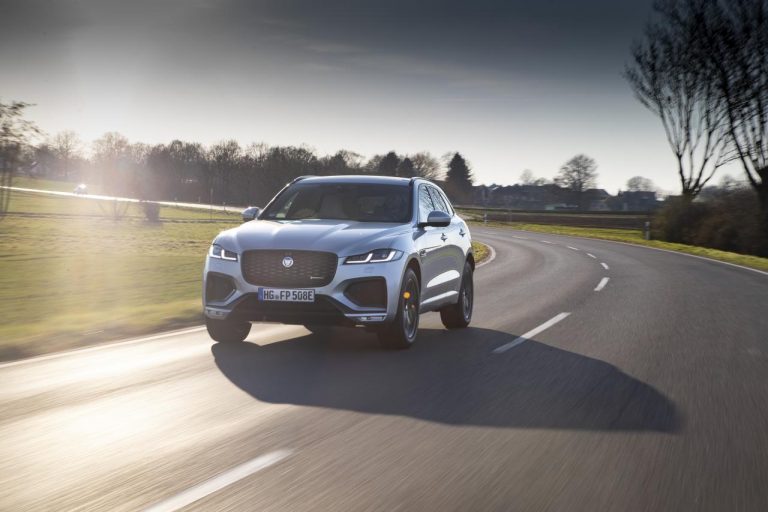 Luxuriöser, vernetzter und umfangreich elektrifiziert startet der Jaguar F-PACE