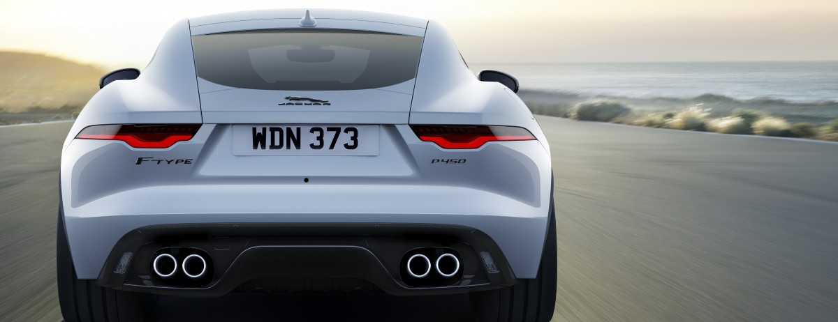 JAGUAR STARTET DEN SOMMER MIT DEM „JAGUAR F-TYPE R-DYNAMIC BLACK“ COUPÉ UND CABRIOLET JAGUAR STARTET DEN SOMMER MIT DEM „JAGUAR F-TYPE R-DYNAMIC BLACK“ COUPÉ UND CABRIOLET
