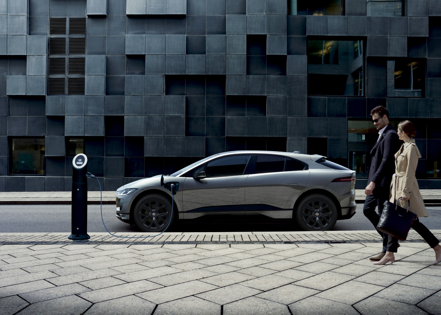 EN: INTRODUCING THE NEW JAGUAR I-PACE BLACK EN: INTRODUCING THE NEW JAGUAR I-PACE BLACK