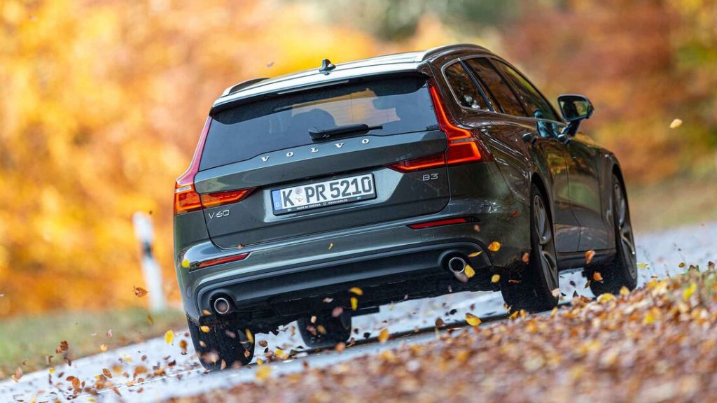 VOLVO V60 B3 & VW PASSAT VARIANT 1.5 TSI IM TEST