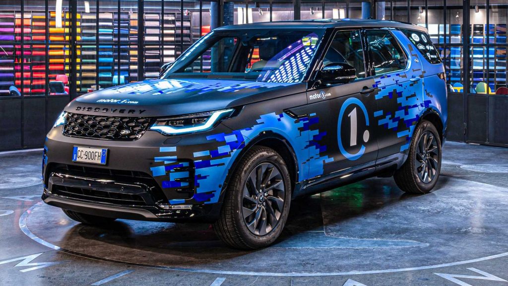 Motor1 Italien erhält neuen Land Rover Discovery als Crew Car