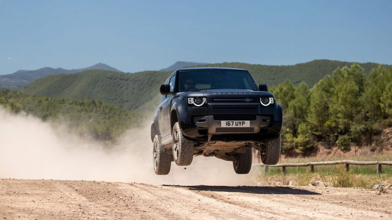 Auf Pirschfahrt mit dem Plug-in-Hybrid Defender