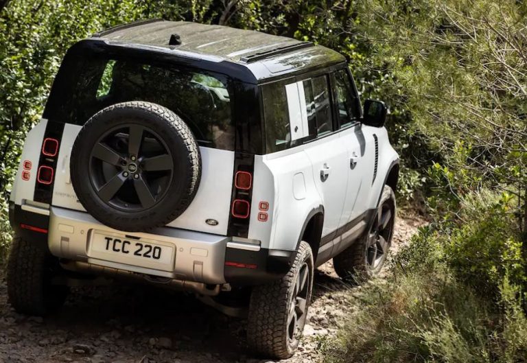 Mit dem Land Rover Defender PHEV ins Gelände
