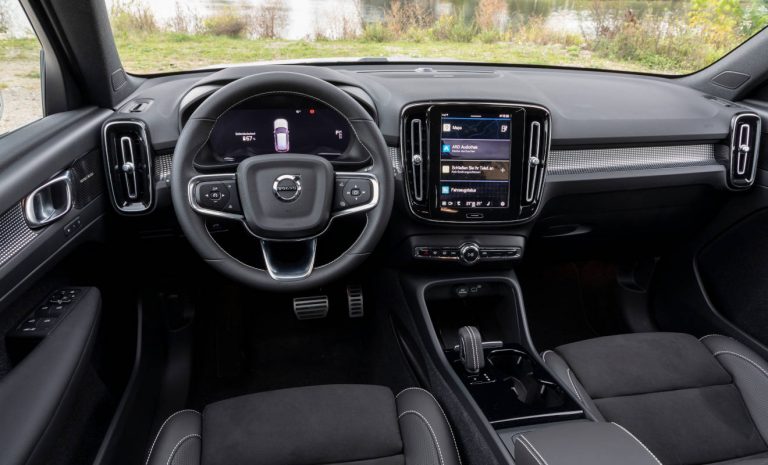 Volvo XC40 Pure Electric: