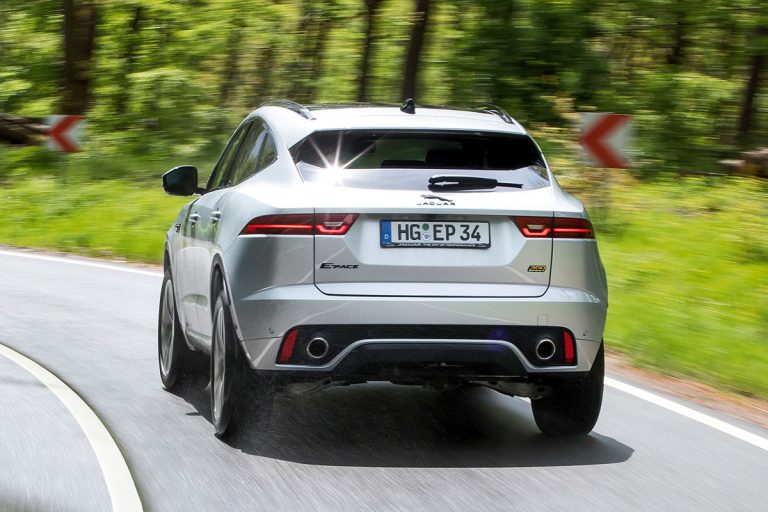 Was kann das Hybrid-SUV E-Pace P300e mit Dreizylinder-Motor?