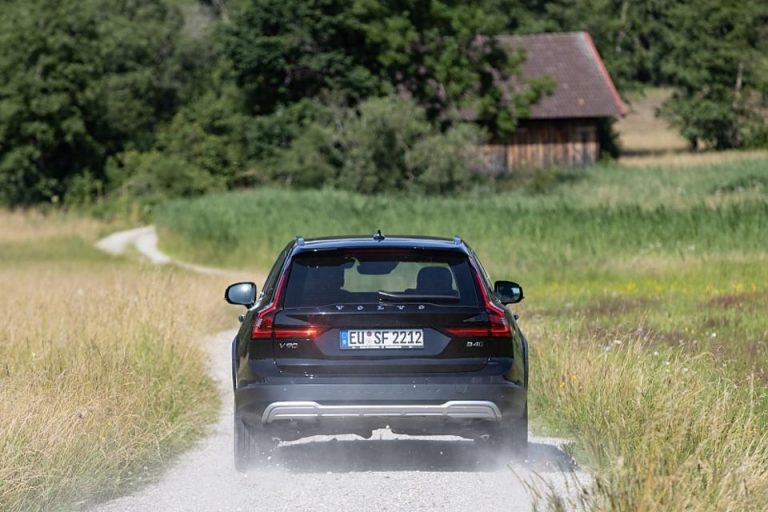 VOLVO V90 CROSS COUNTRY B4