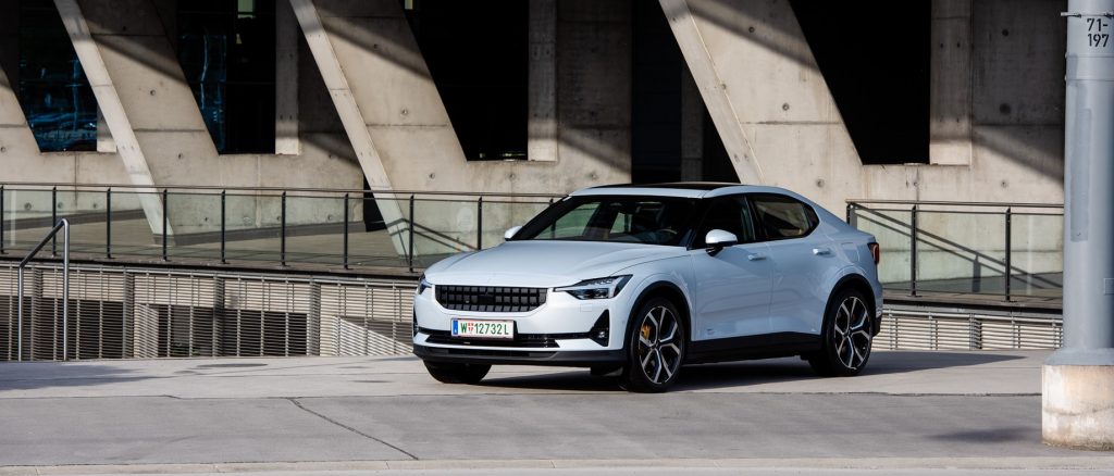 Polestar 2 ist ab sofort in zwei attraktiven Varianten verfügbar
