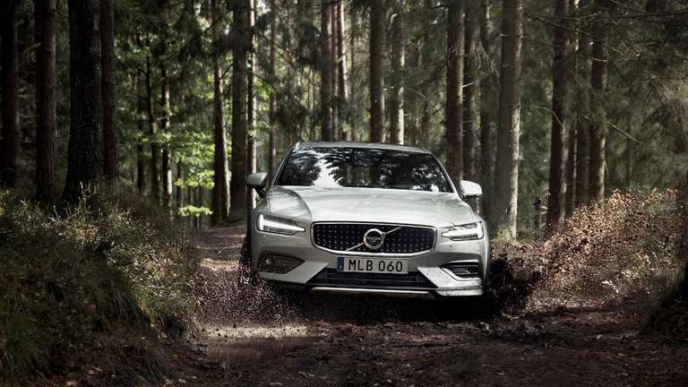 27716508-volvo-v60-cross-country-gelaende-front-dreck-I70