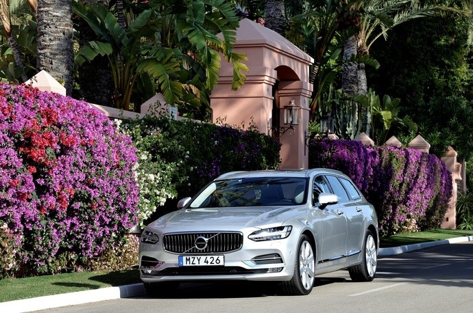 Schöner Schwede Volvo V90 Recharge T6 AWD