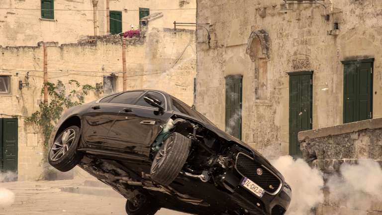 27817531-jaguar-xf-james-bond-film-3L70