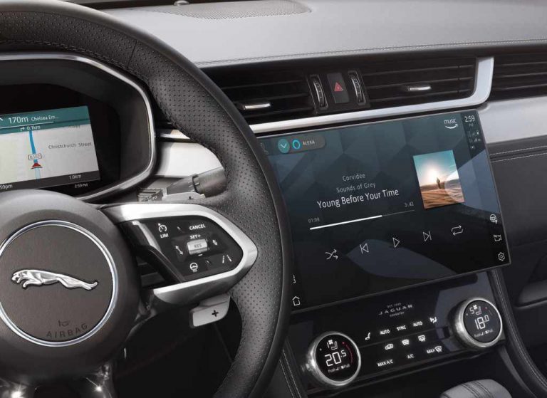 JAGUAR F-PACE:
