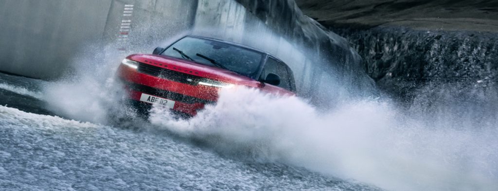 DER NEUE RANGE ROVER SPORT FEIERT SPEKTAKULÄRE WELTPREMIERE MIT DER ATEMBERAUBENDEN BEZWINGUNG EINER TALSPERRENMAUER