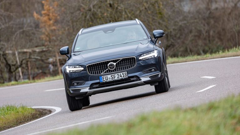 VOLVO V90 CROSS COUNTRY B5 DIESEL IM TEST