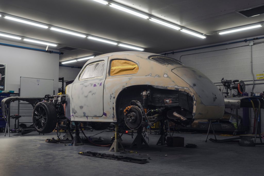 Celebrity car-builder Bogi Lateiner gives power to the people to choose color of Volvo Cars custom plug-in hybrid built entirely by women