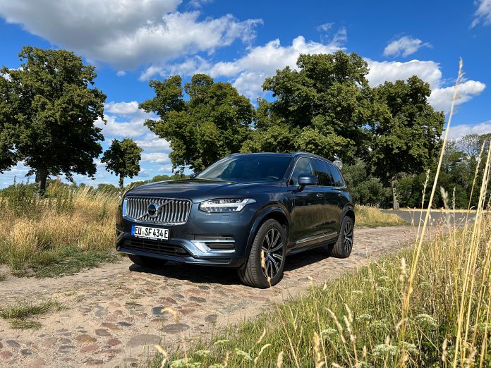 Volvo-XC90-1