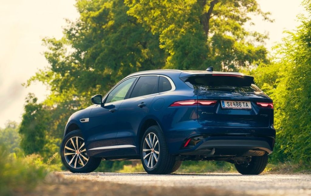 TEST: JAGUAR F-PACE P400E