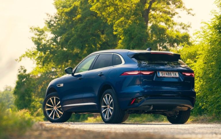 TEST: JAGUAR F-PACE P400E