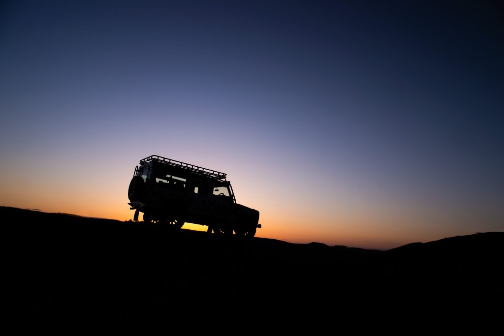 LAND ROVER CLASSIC REVEALS LIMITED EDITION EXPEDITION INSPIRED CLASSIC DEFENDER WORKS V8 TROPHY II
