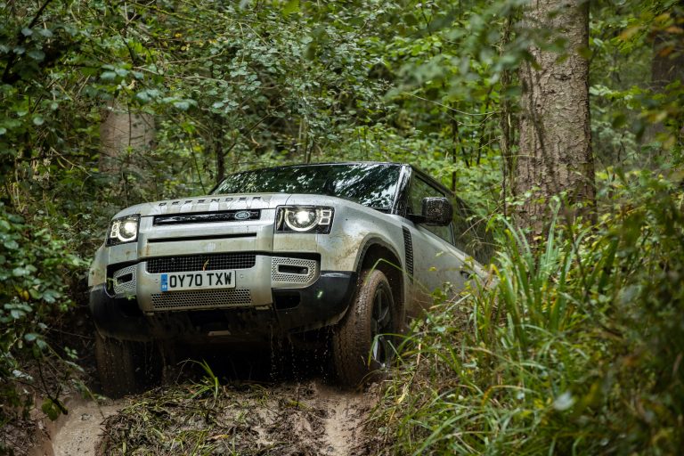 Land Rover Defender: Der Fels in der Brandung