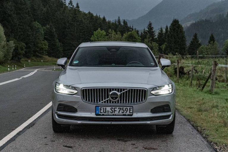 Volvo S90 T8 Test: Paradelimo mit Ladehemmung