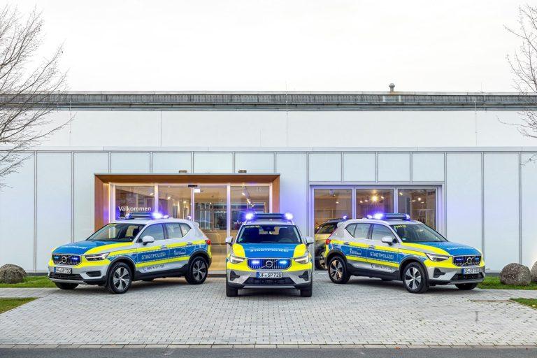 Im Volvo XC40 Recharge auf Streife: Drei elektrifizierte Kompakt-SUV für die Stadtpolizei Dietzenbach