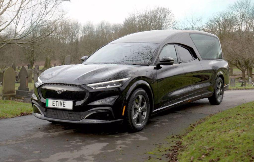 Ford Mustang Mach-E als Bestattungswagen vorgestellt!