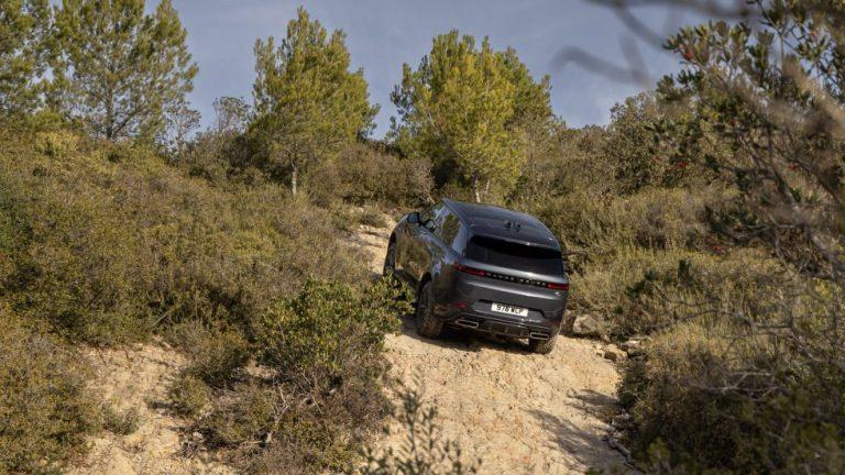 Range Rover Sport: Rein elektrisch auch über Stock und Stein