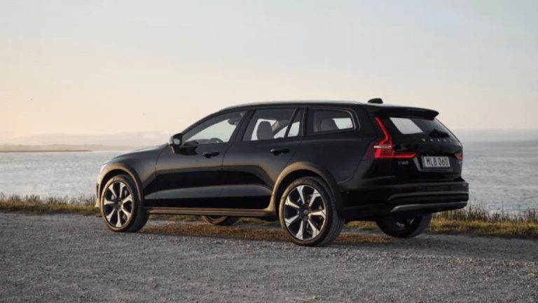 Im Volvo V60 Cross Country treffen Kombi und SUV aufeinander