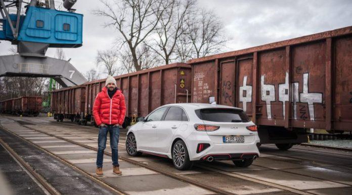 Kia-Ceed-GT-2023-im-Test-und-Fahrbericht-Fahrdynamik-Preis-Ausstattung-vergleich-zu-Hyundai-i30-N-AUTOmativ.de-Benjamin-Brodbeck-38-800x445
